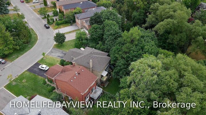 Property Photo:  36 Eleanor Circle Lower  ON L4C 6K7 