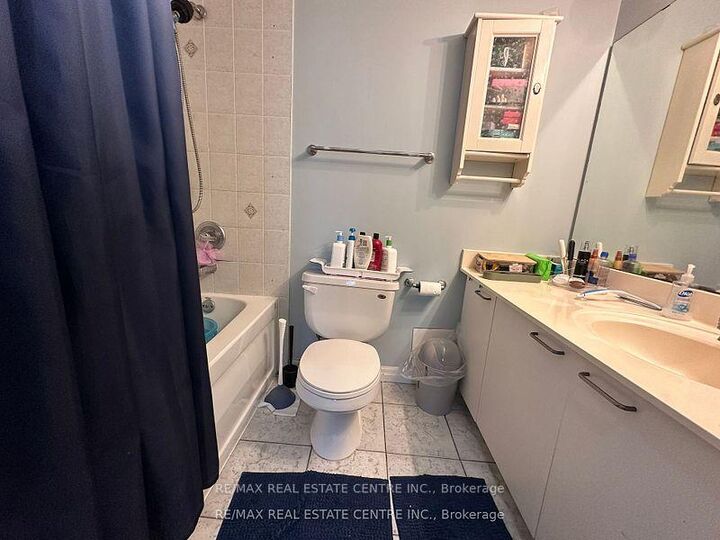 Property Photo:  3939 Duke Of York Boulevard 301  ON L5B 4N2 