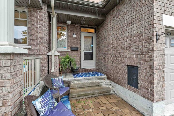 Property Photo: 510 Knotridge Street ON K1W 0C7