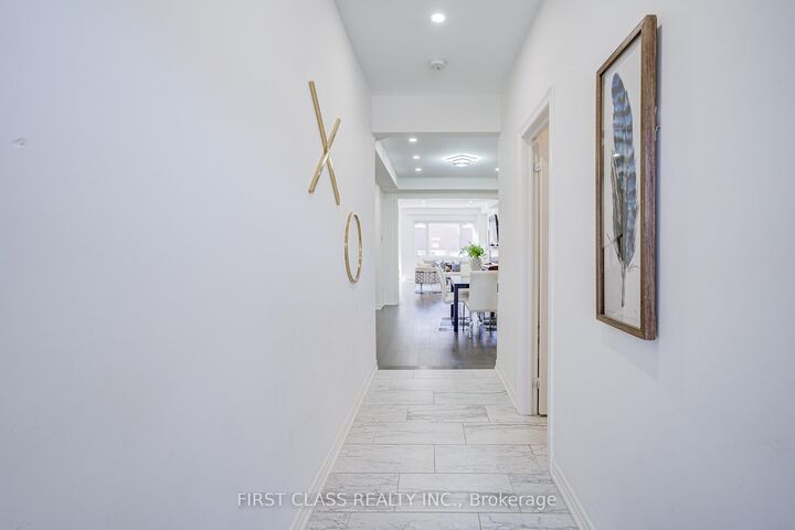 Property Photo:  77 Wesmina Avenue  ON L4A 4V7 