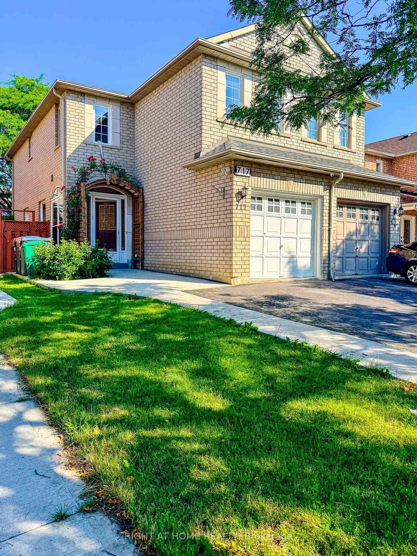 Property Photo: 717 Mirage Place ON L5R 3Y2