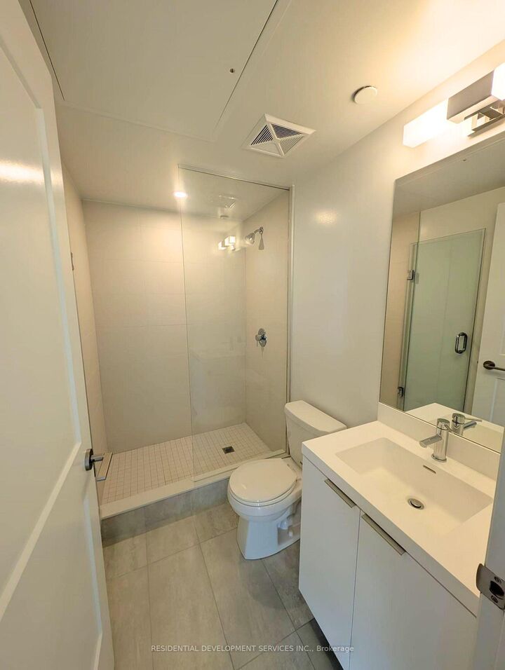 Property Photo:  28 Widmer Street 3628  ON M5V 0T2 