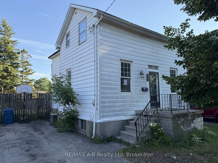 Property Photo:  103 Norfolk Street  ON N5A 3Y7 