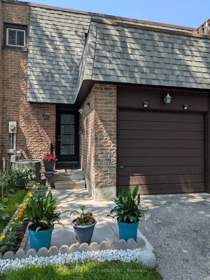 Property Photo:  6 Woodglen Way  ON L3R 3A8 
