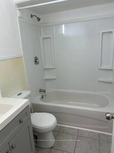 Property Photo:  211 Nonquon Road N 104  ON L1G 3S7 