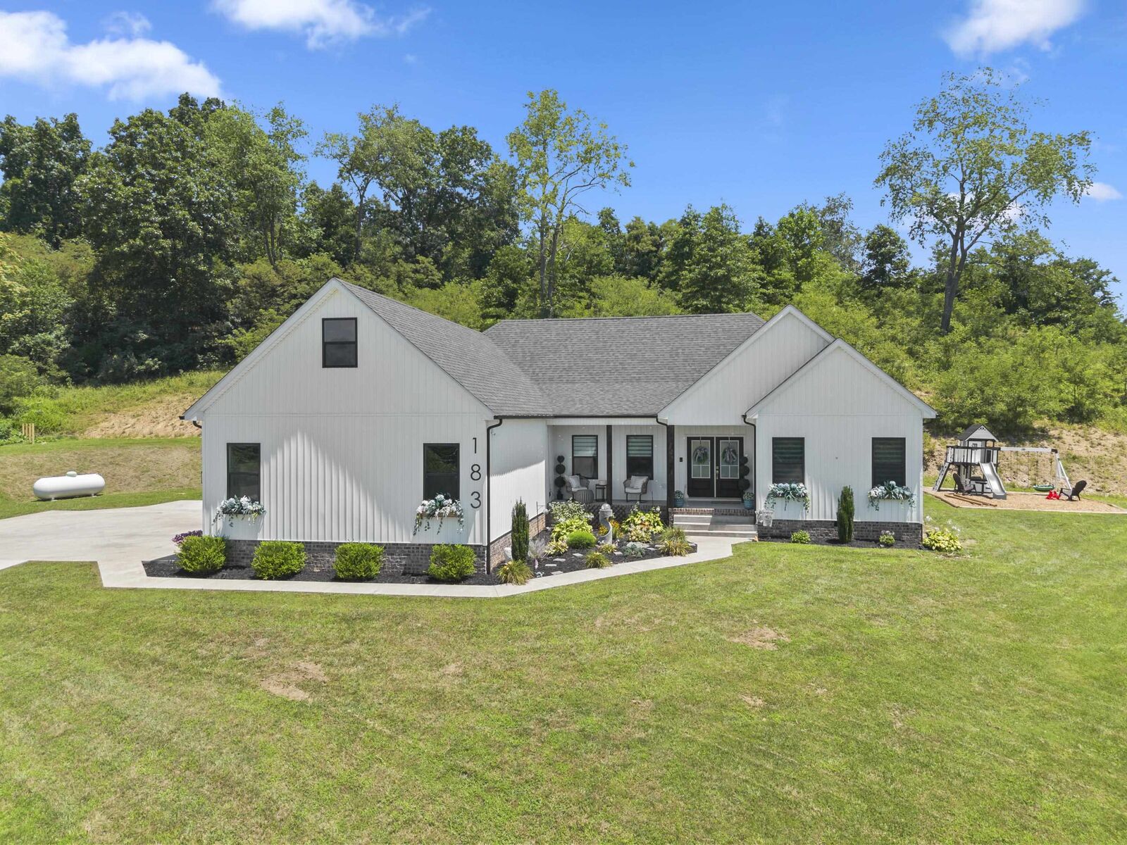 Property Photo: 183 Arabian Lane KY 41143