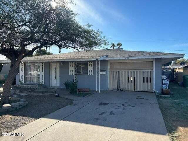 Property Photo: 453 W 3rd Place AZ 85201