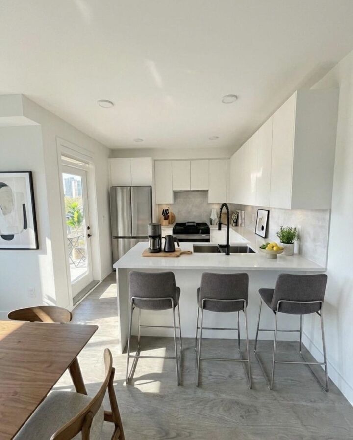 Property Photo: 13258 105 Avenue 607 BC V3T 1Z2