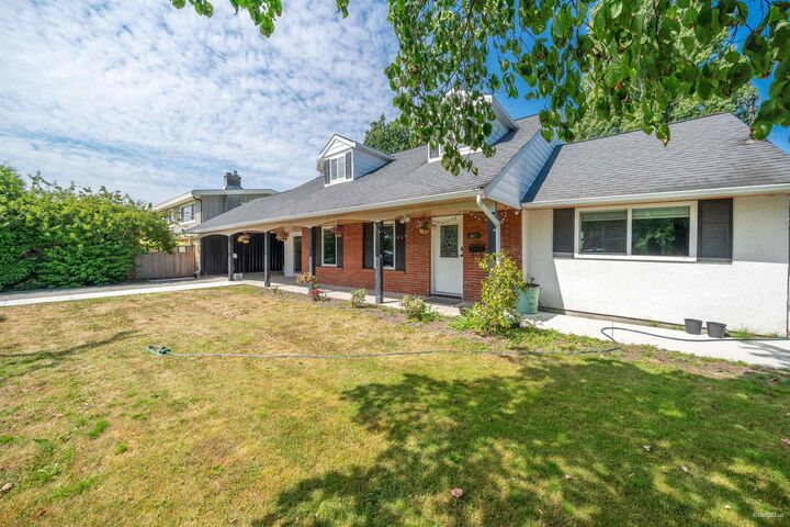 5835 Crescent Drive — photo 1