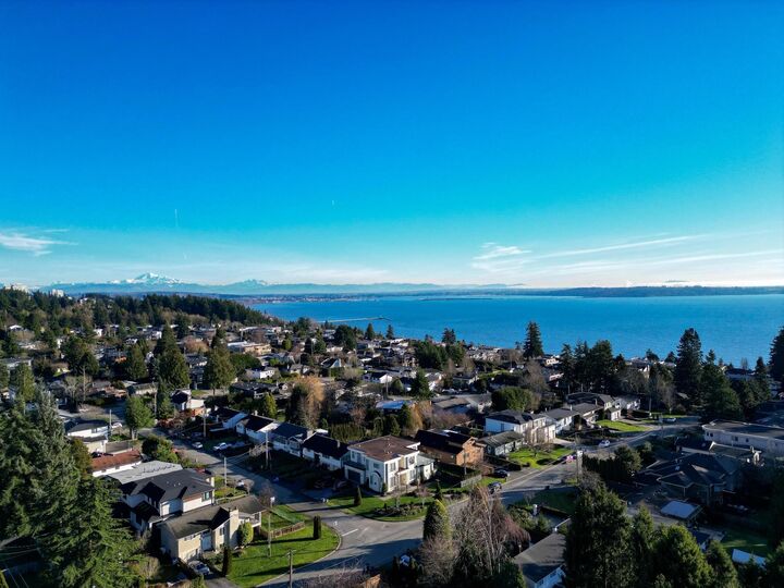 Property Photo: 14204 North Bluff Road BC V4B 3C4