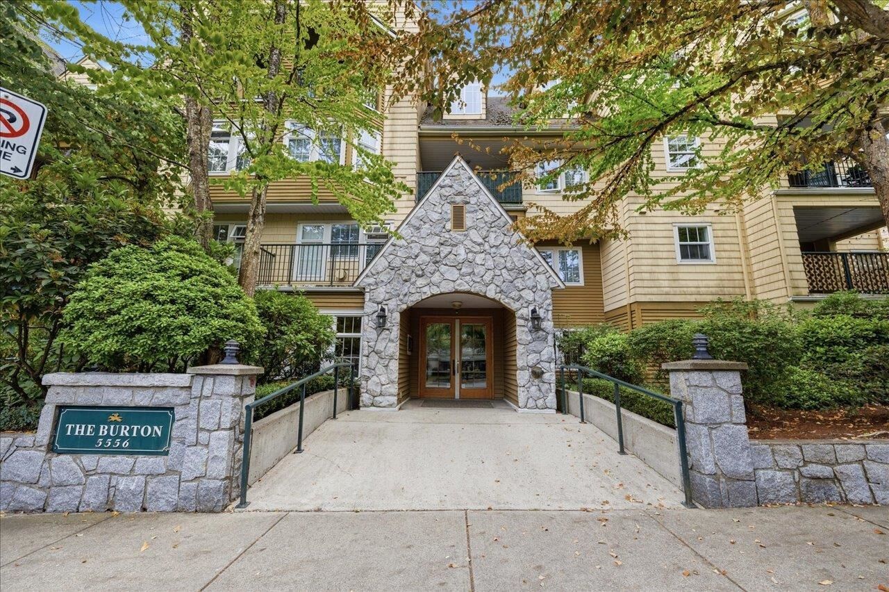 Property Photo: 5556 14 Avenue 105 BC V4M 4E7