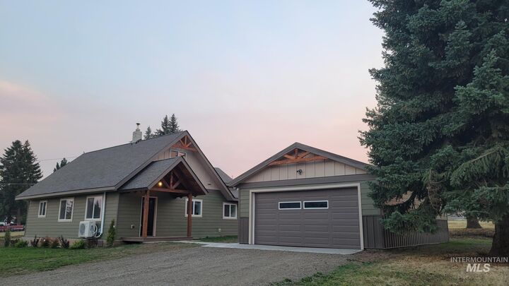 Property Photo:  413 Ellis Avenue  ID 83555 