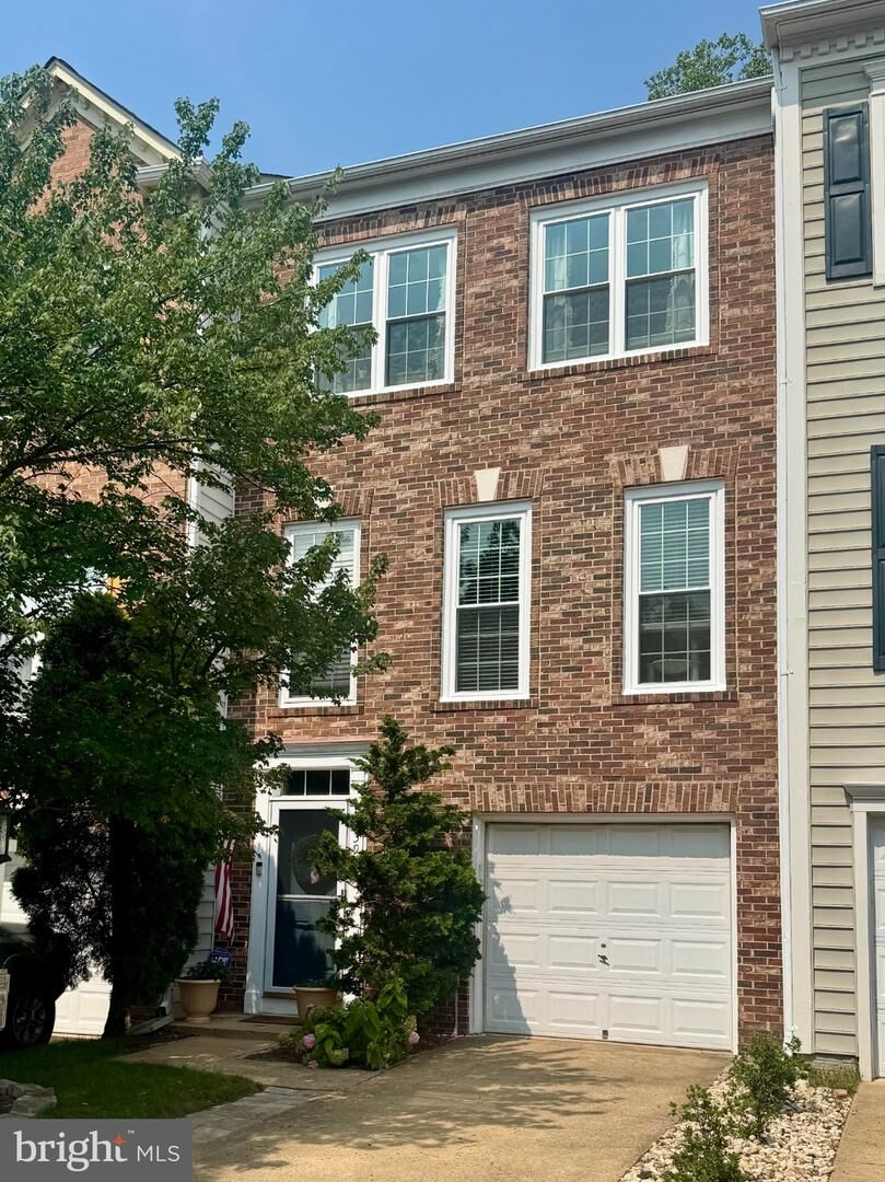 Property Photo:  5439 Summer Leaf Lane  VA 22312 