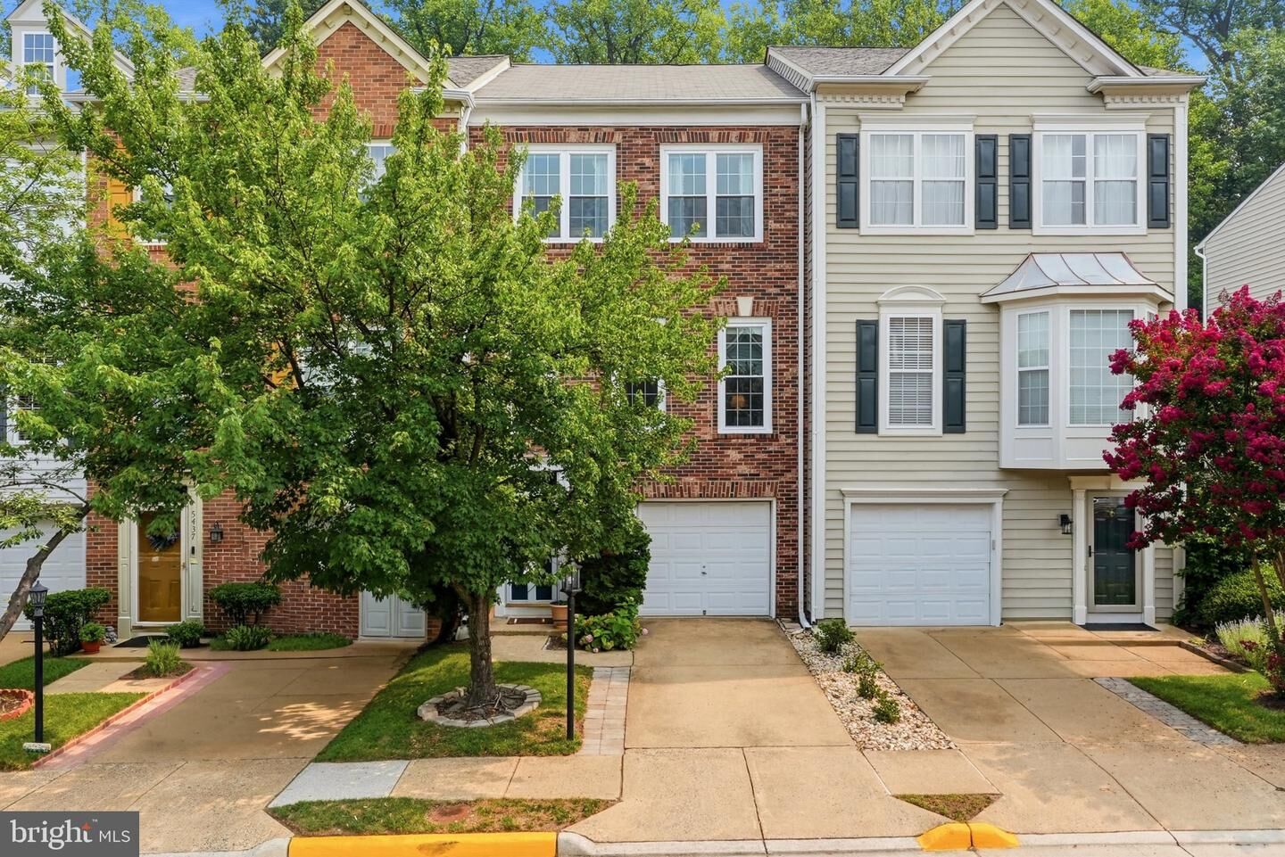 Property Photo:  5439 Summer Leaf Lane  VA 22312 