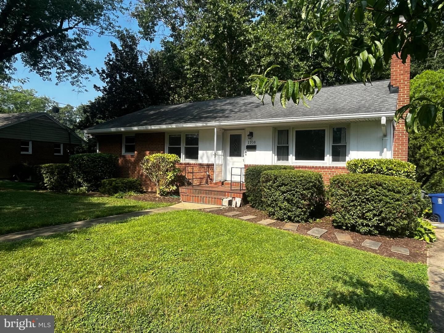 Property Photo: 1108 Archer Court VA 22312