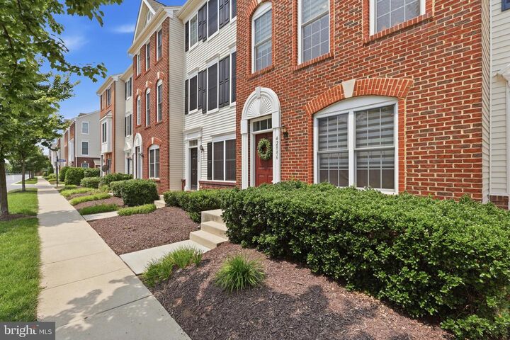 Property Photo: 42886 Pamplin Terrace VA 20152