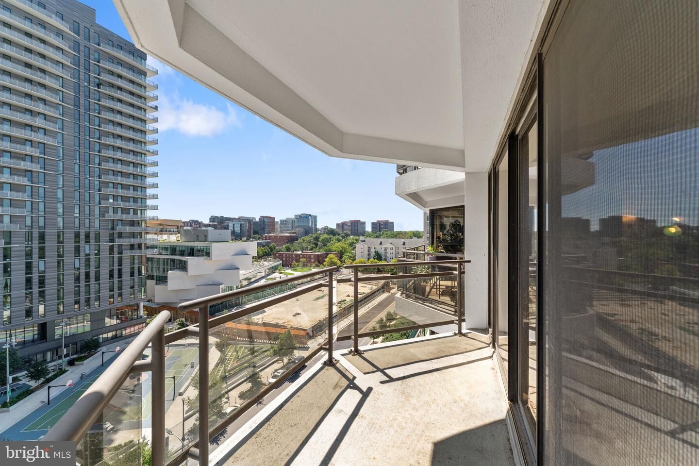 Property Photo:  1530 Key Boulevard N 1009  VA 22209 