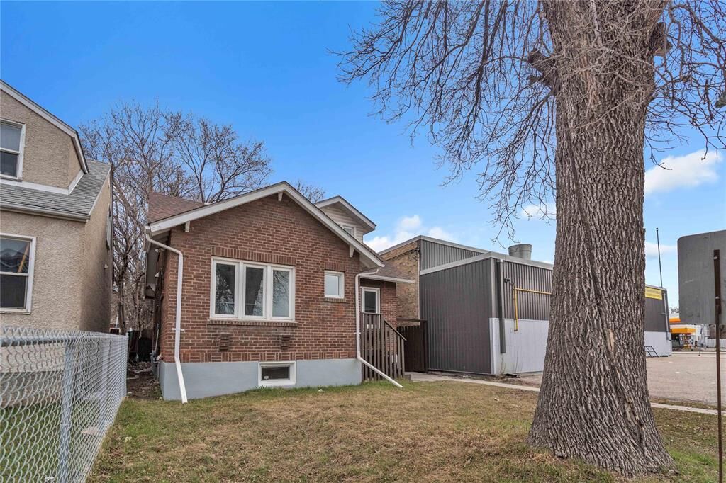 Photo de la propriété: 419 Mountain Avenue MB R2W 1K5