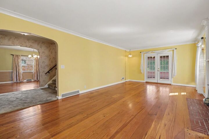 Property Photo: 4632 Glenway Ave OH 45238