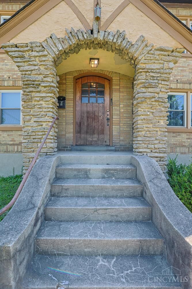 Property Photo:  2724 Stratford Avenue  OH 45220 