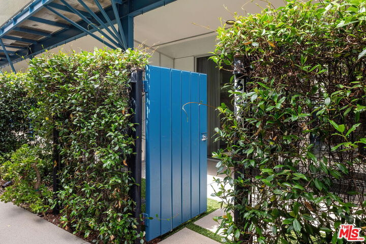 Property Photo:  621 San Juan Ave  CA 90291 