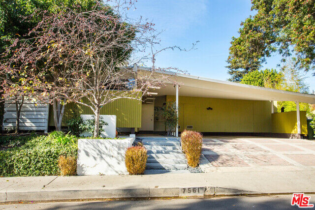 Property Photo:  7561 Lolina Ln  CA 90046 