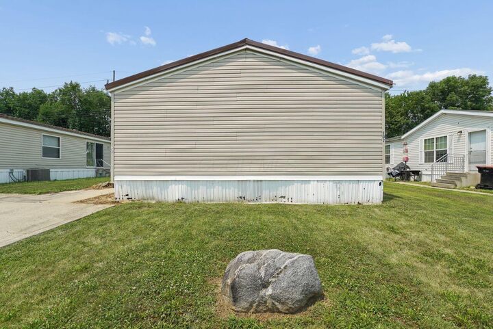 Property Photo:  1100 Thornwood Drive  OH 43056 