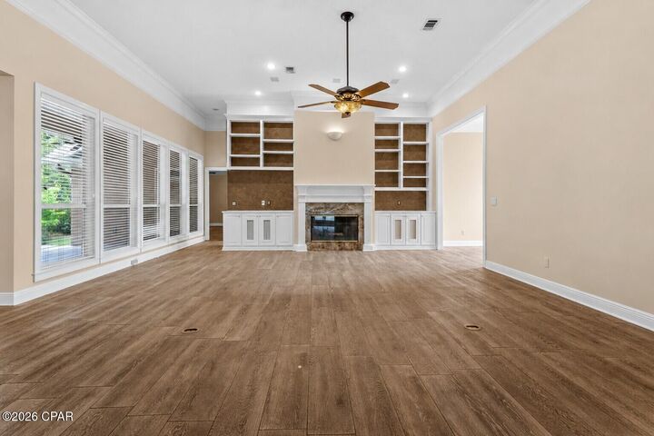 Property Photo: 203 Bunker Lane FL 32408