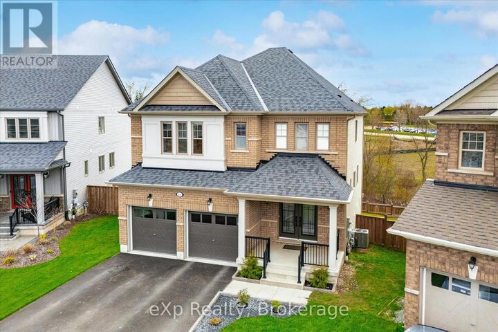 201 McFarlane Crescent — photo 1