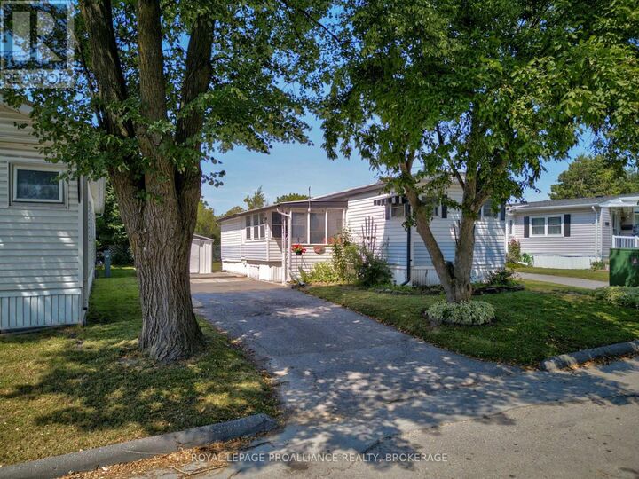 Property Photo: 39 Worthington Way ON K7K 5C2