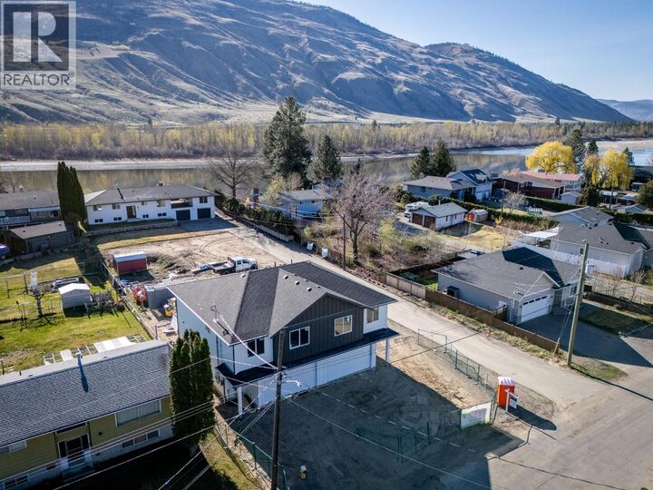 Property Photo: 3279 B Schubert Road BC V2B 6Y4