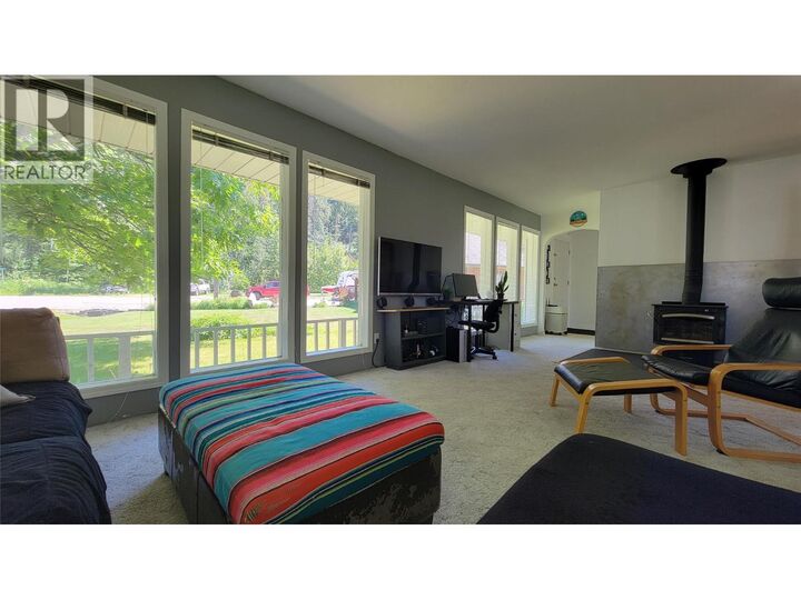 Property Photo:  422 Dogwood Avenue  BC V0E 2V1 