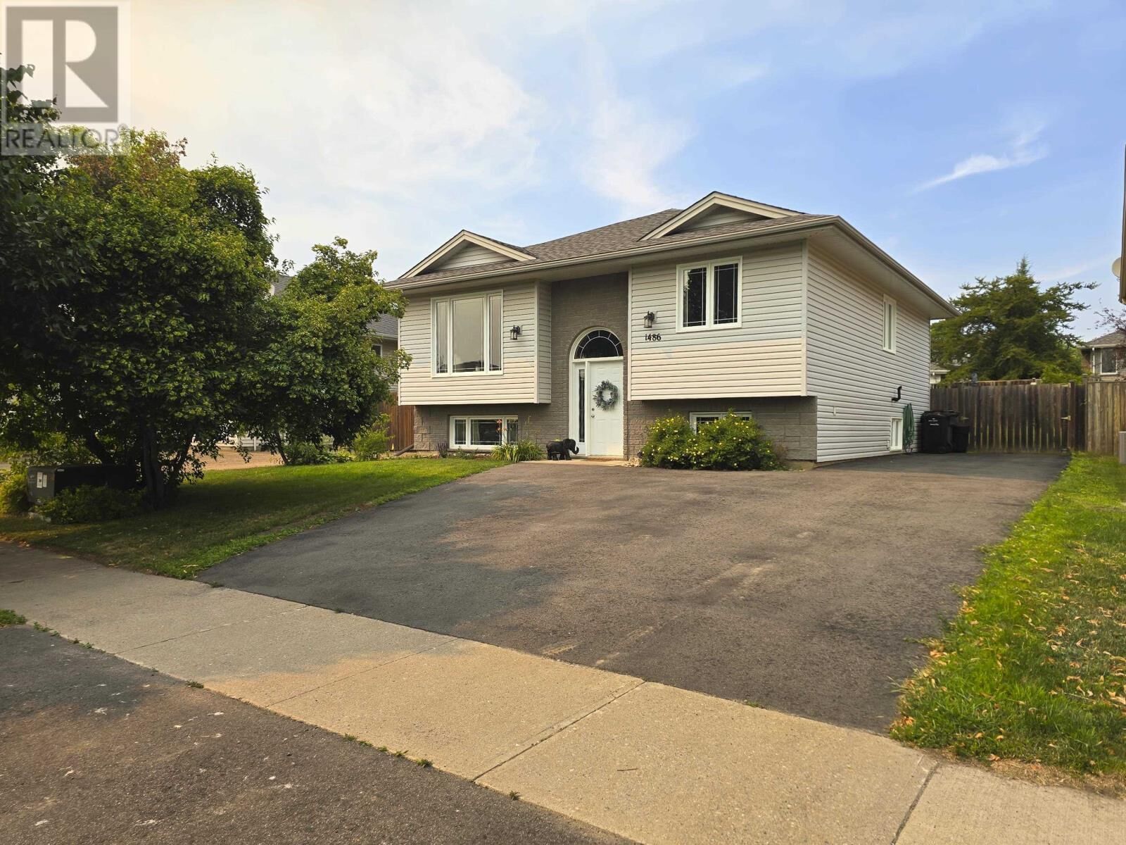 Property Photo:  1486 Hutton Park Dr  ON P7G 1E5 