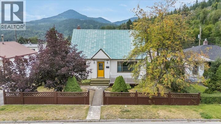 936 Thackeray Street — photo 1