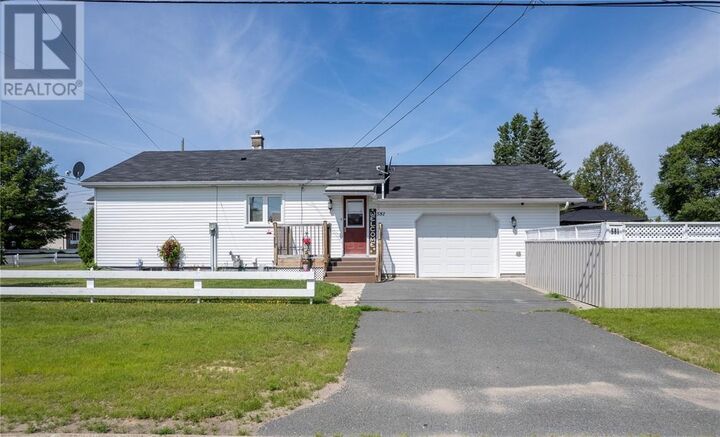 Property Photo: 581 Avery Drive ON P5E 1K5