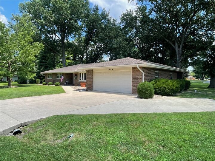 Property Photo:  2604 S Park Street  IL 62401 