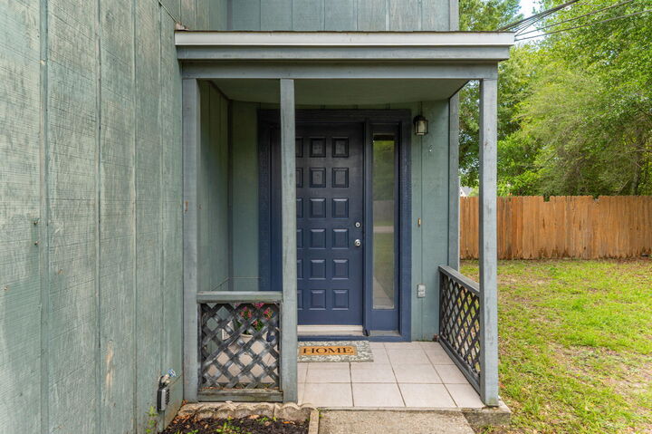 Property Photo: 902 Tokalon Court FL 32547