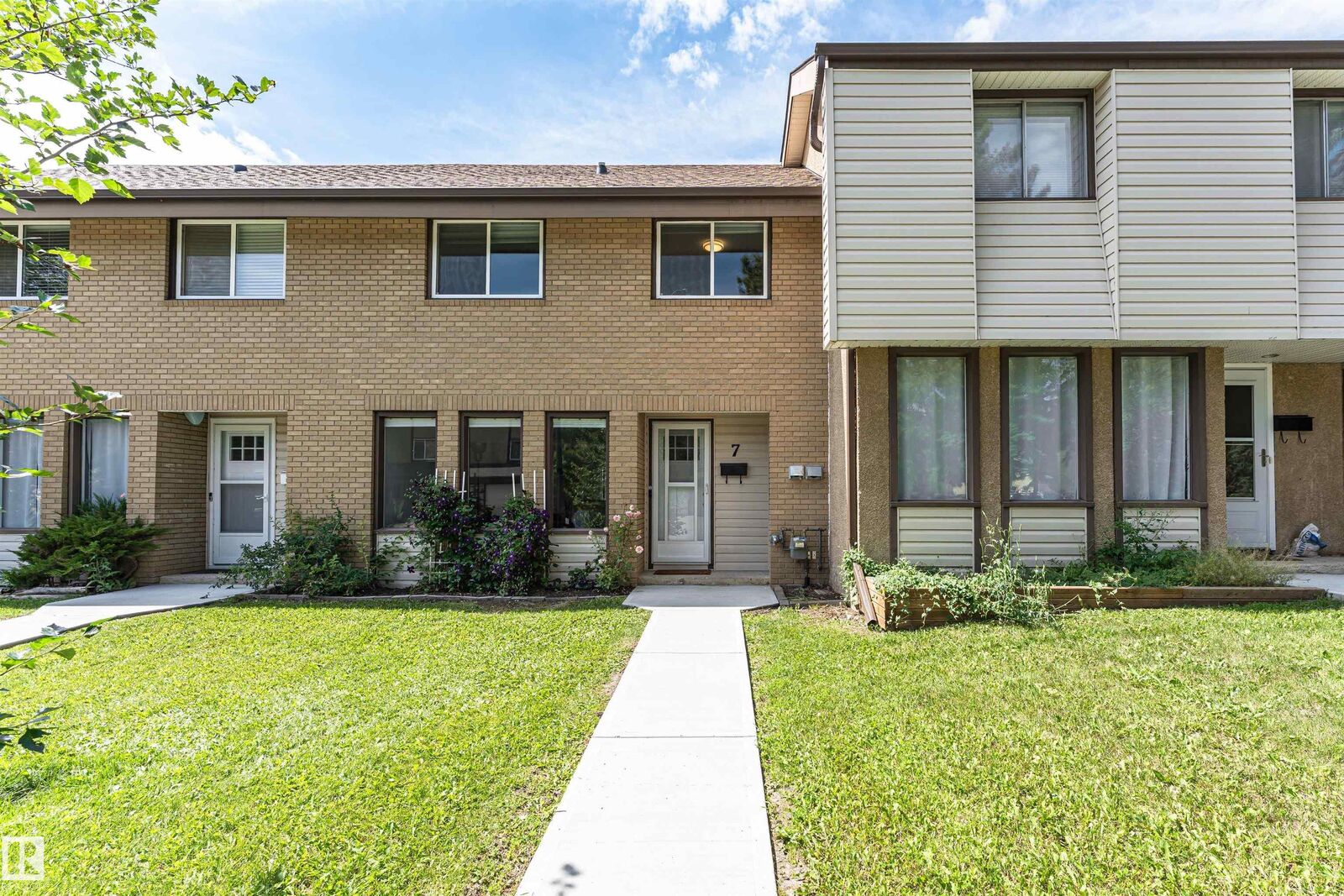 Property Photo:  7 Grandin Village  AB T8N 1R9 