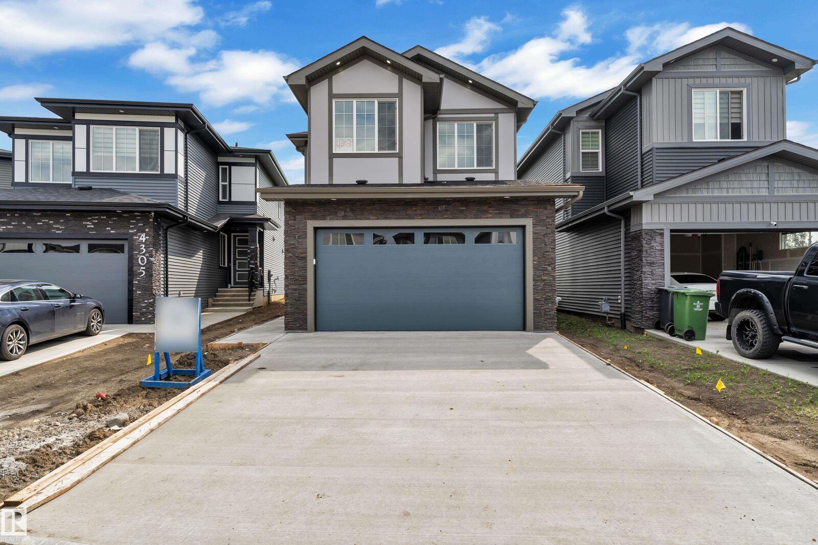 Property Photo:  4303 35 Street  AB T4X 3G6 