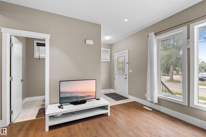 Property Photo:  11719 127 Street NW  AB T5M 0V8 