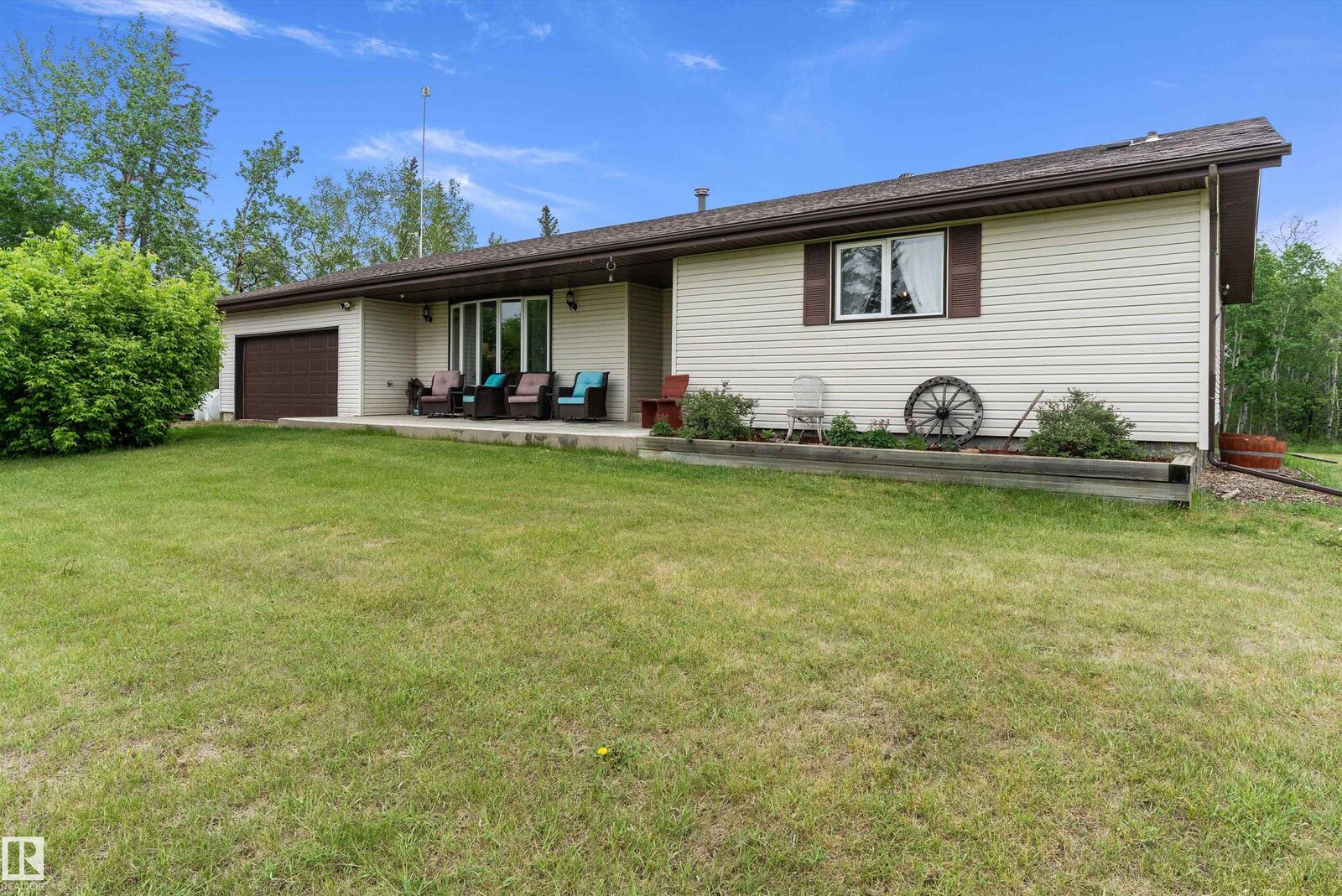 Property Photo:  48237 Rge Rd 240  AB T0C 1Z0 