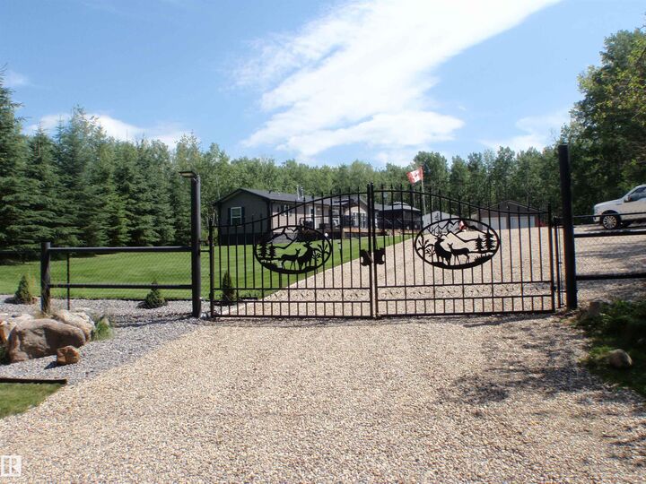 Property Photo:  68 59316 Rge Rd 54  AB T7N 1N3 