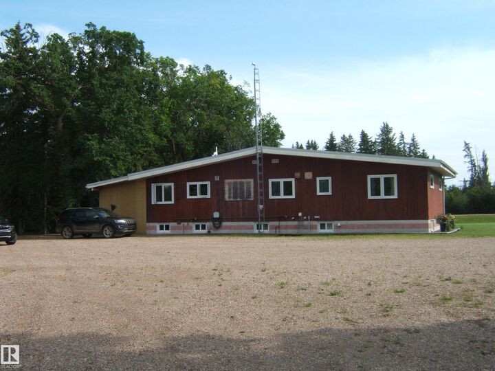 Property Photo:  151042 Twp  Rd 562  AB T0B 4R0 