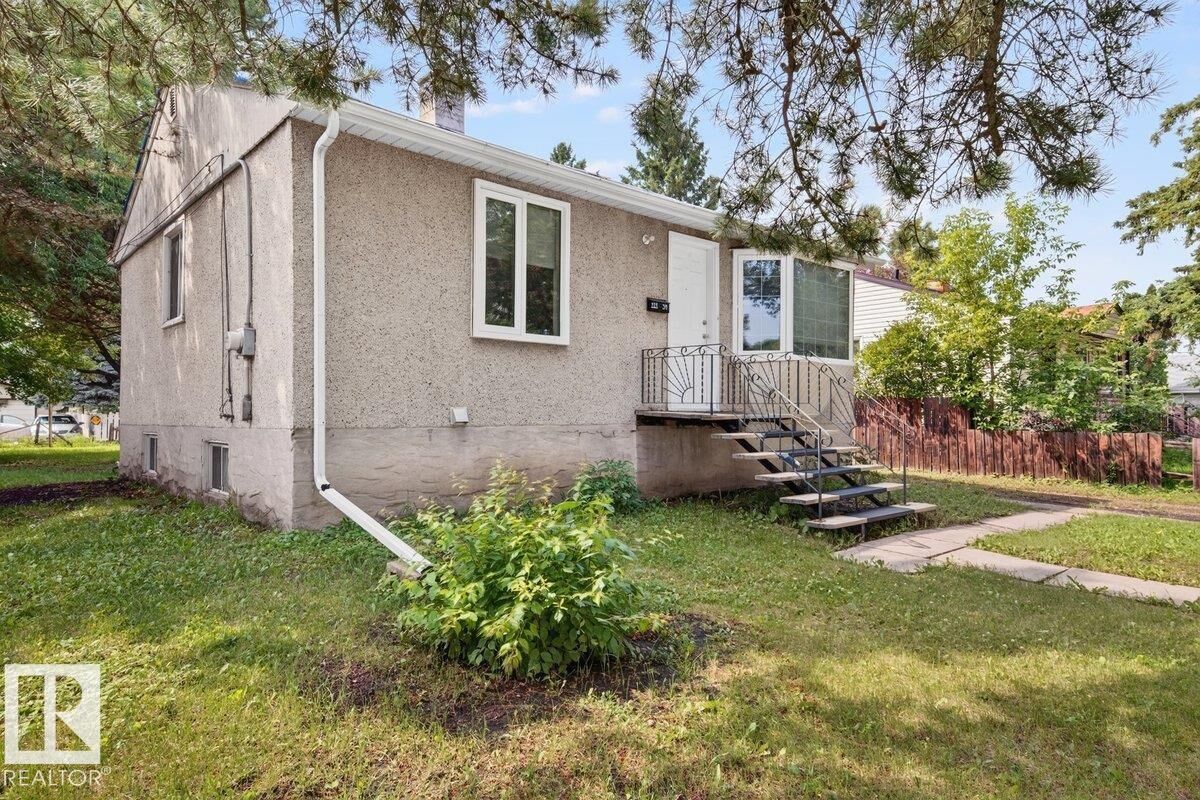 Property Photo:  12134 42 Street NW  AB T5W 2N9 