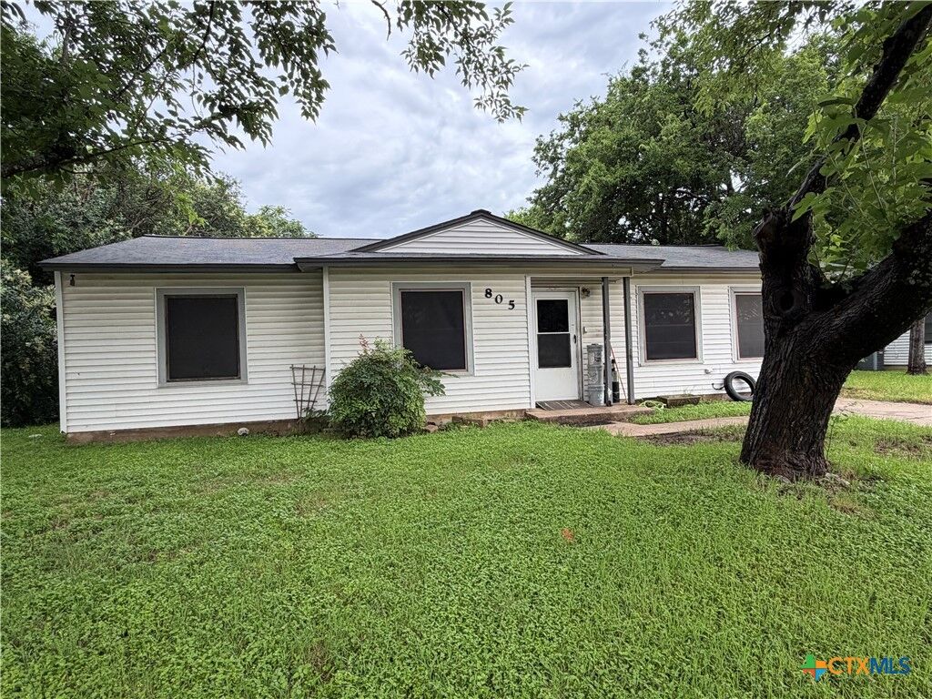 Property Photo: 805 Crockett Drive TX 76541