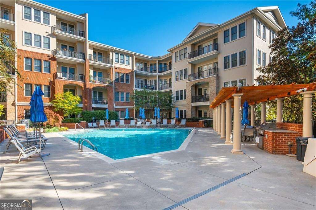 Property Photo:  3621 Vinings Slope SE 2425  GA 30339 