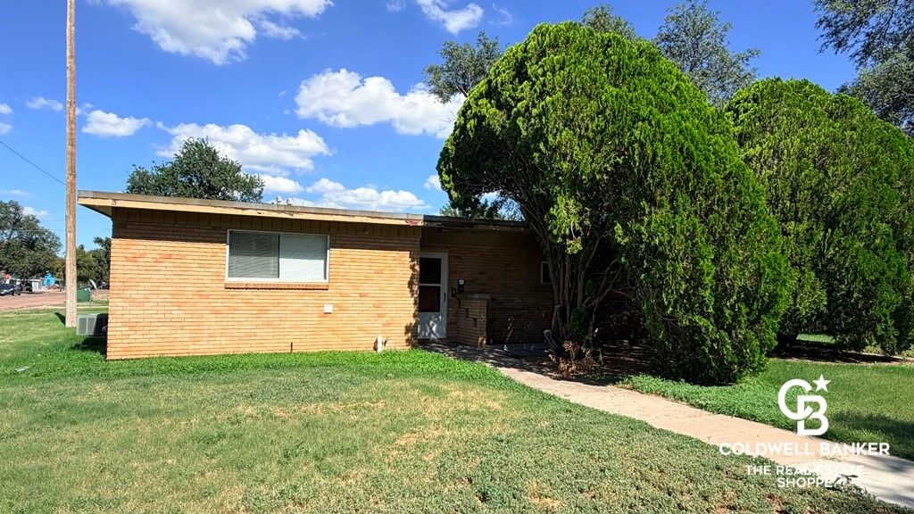 Property Photo: 512 Conkling Avenue KS 67846