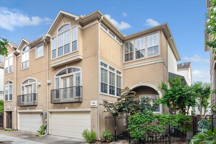 Property Photo:  107 Detering Street B  TX 77007 