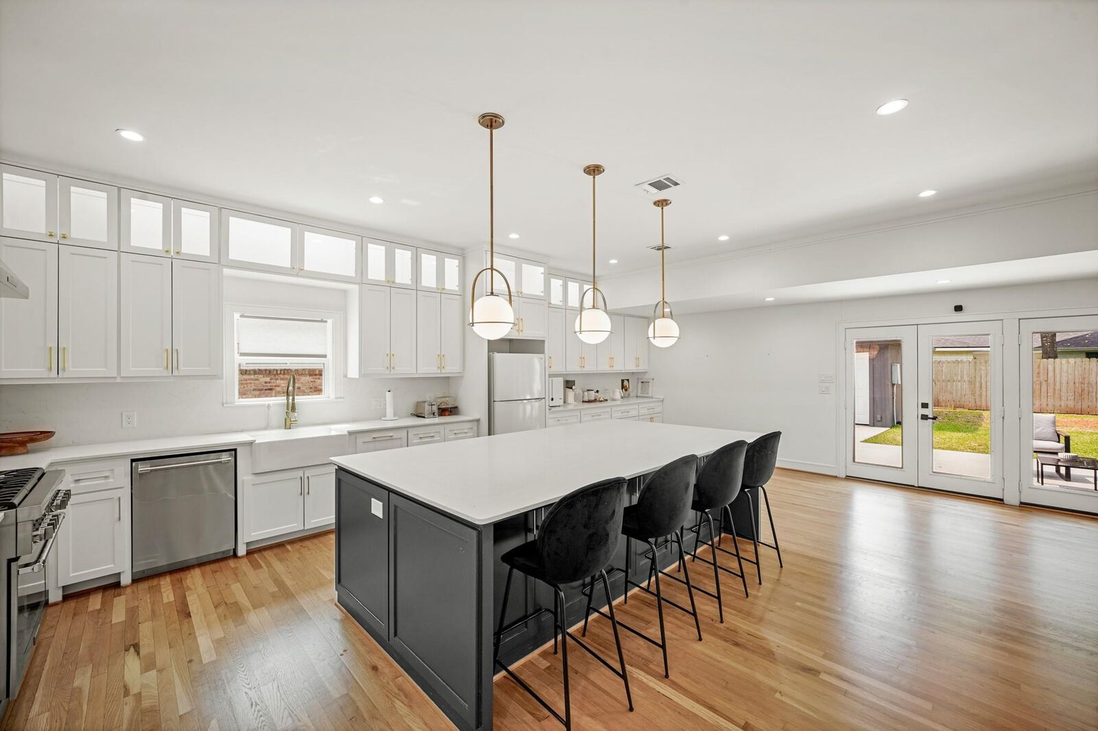 Property Photo:  5630 Lymbar Drive  TX 77096 