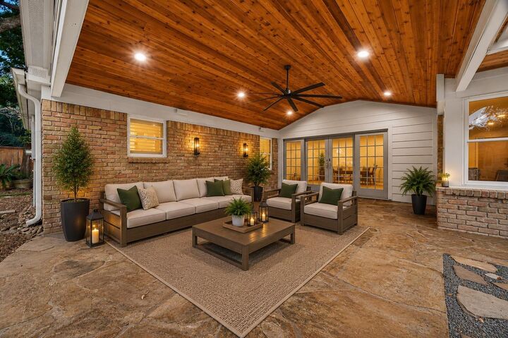 Property Photo: 5638 Sanford Road TX 77096